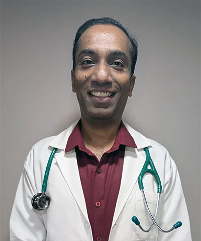 Doctor at Salubrity Integrative Wellness Clinic Gurgaon providing ozone therapy, IV drips and holistic treatments